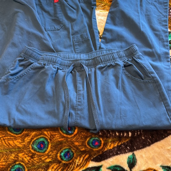 ♥️ bundle of 2 SCRUBS size Large - Picture 5 of 5